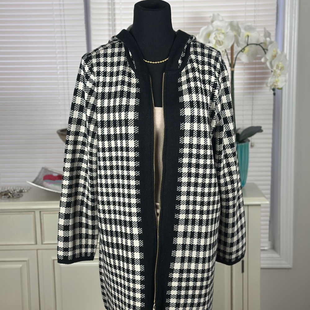 Chic Black and White Houndstooth Coat